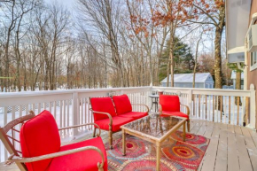 8 Mi to Big Boulder Mountain Cabin with Decks!